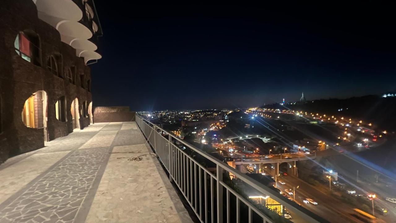 The Hill Guest House Єреван Екстер'єр фото