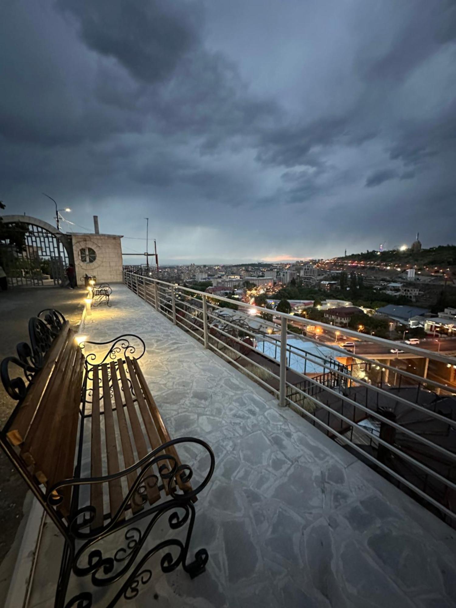 The Hill Guest House Єреван Екстер'єр фото