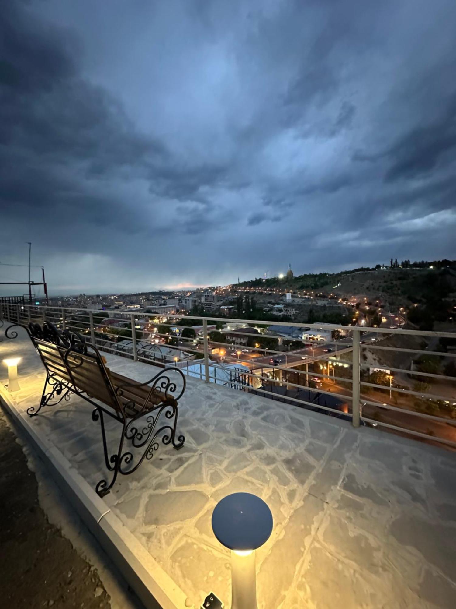 The Hill Guest House Єреван Екстер'єр фото