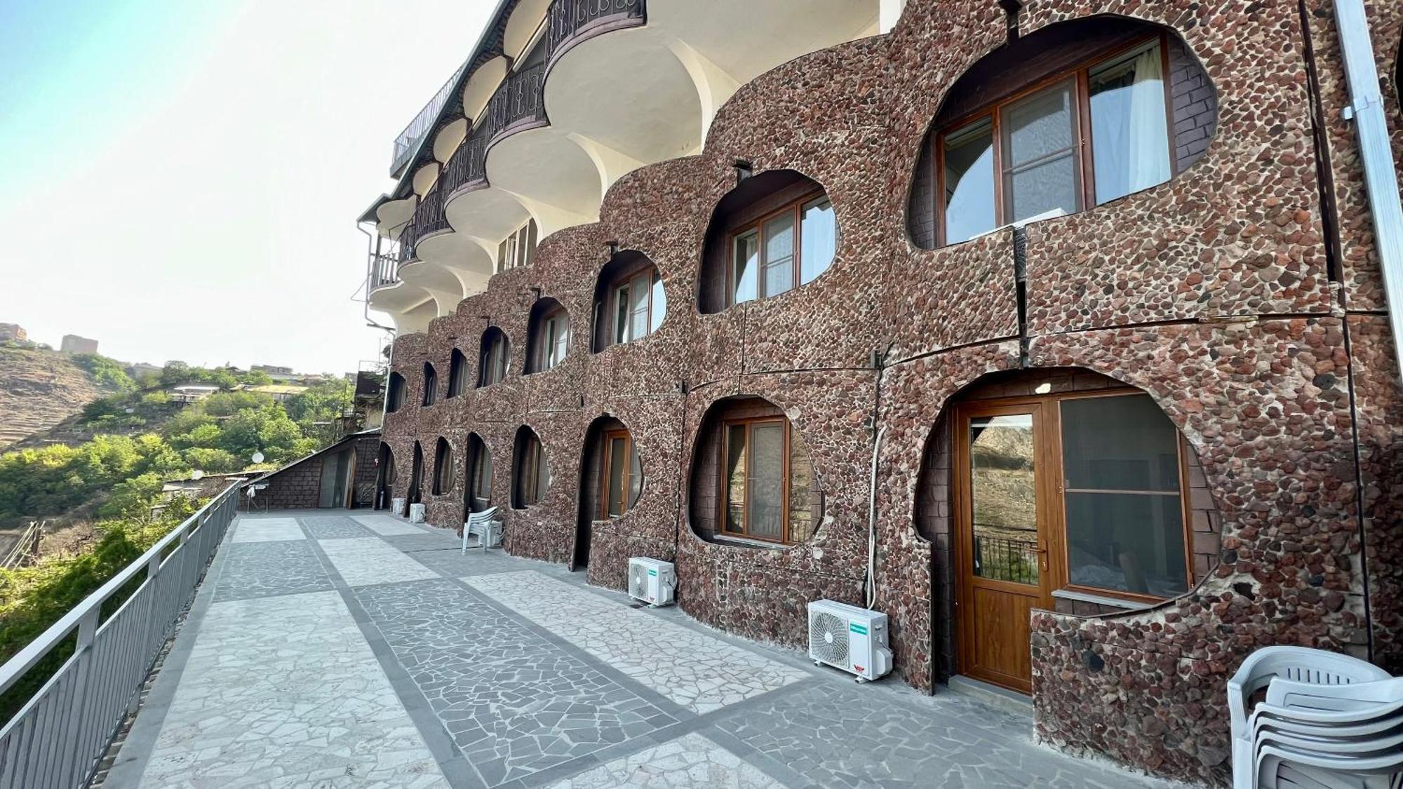 The Hill Guest House Єреван Екстер'єр фото