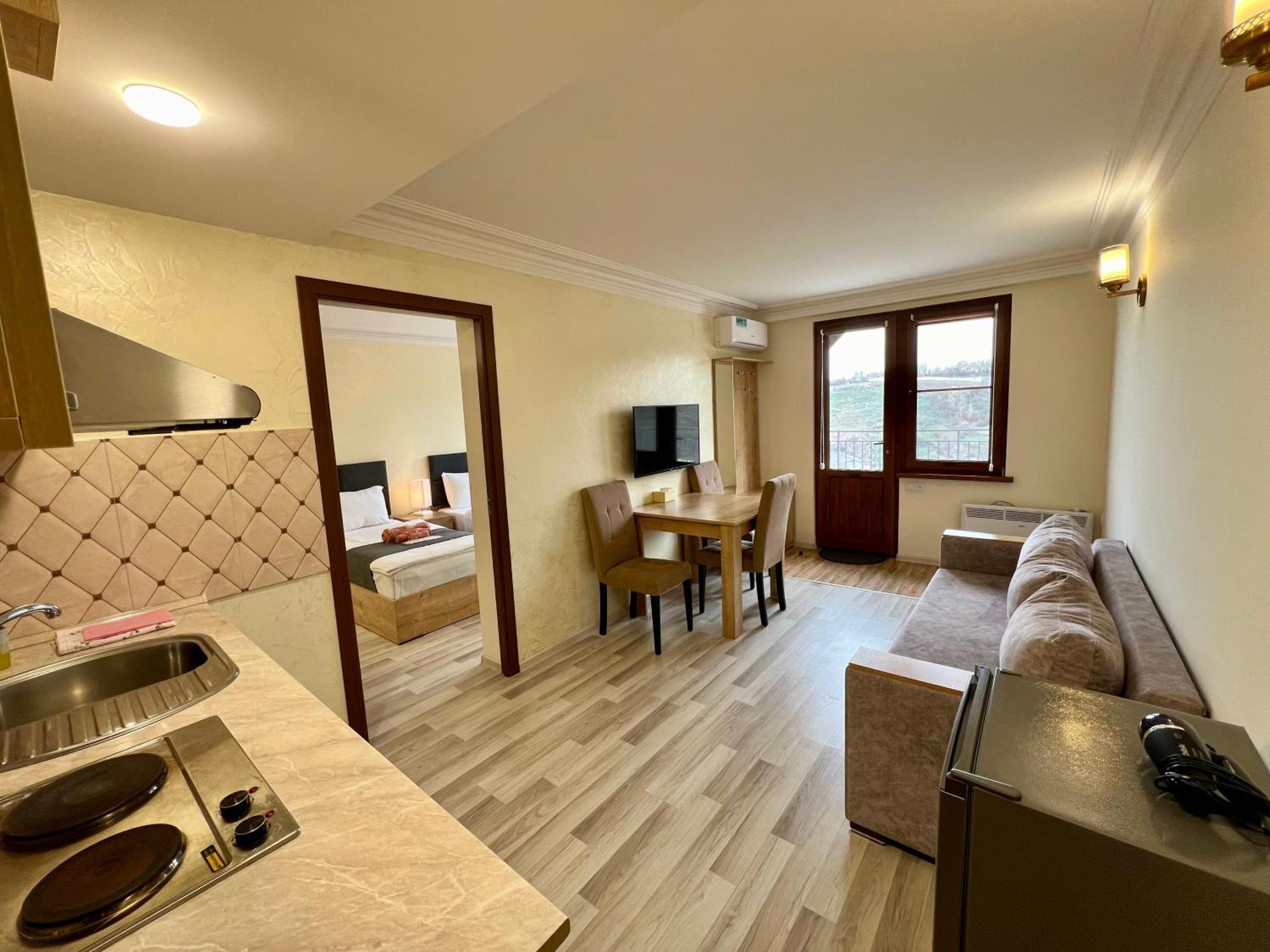The Hill Guest House Єреван Екстер'єр фото