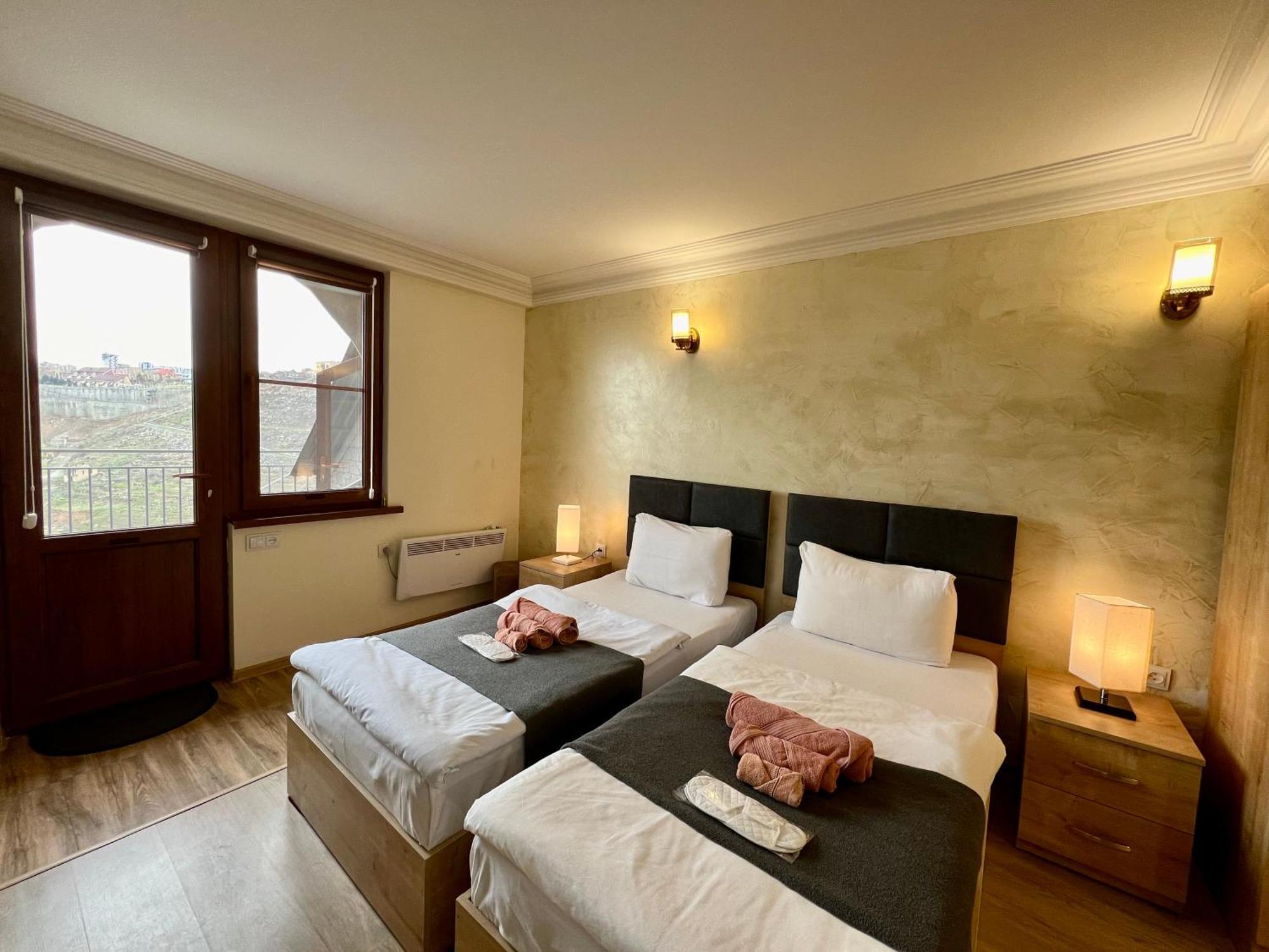 The Hill Guest House Єреван Екстер'єр фото