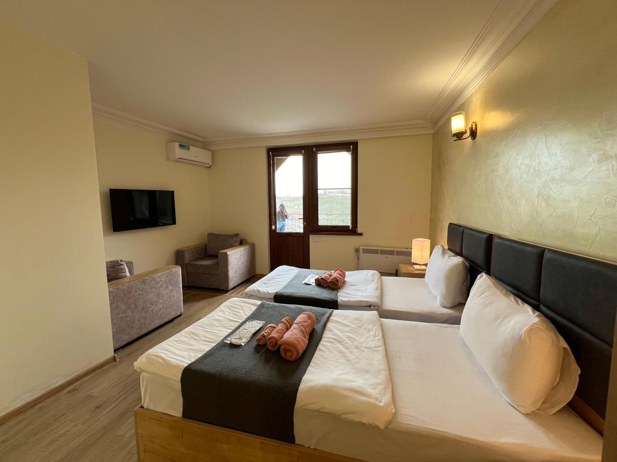 The Hill Guest House Єреван Екстер'єр фото