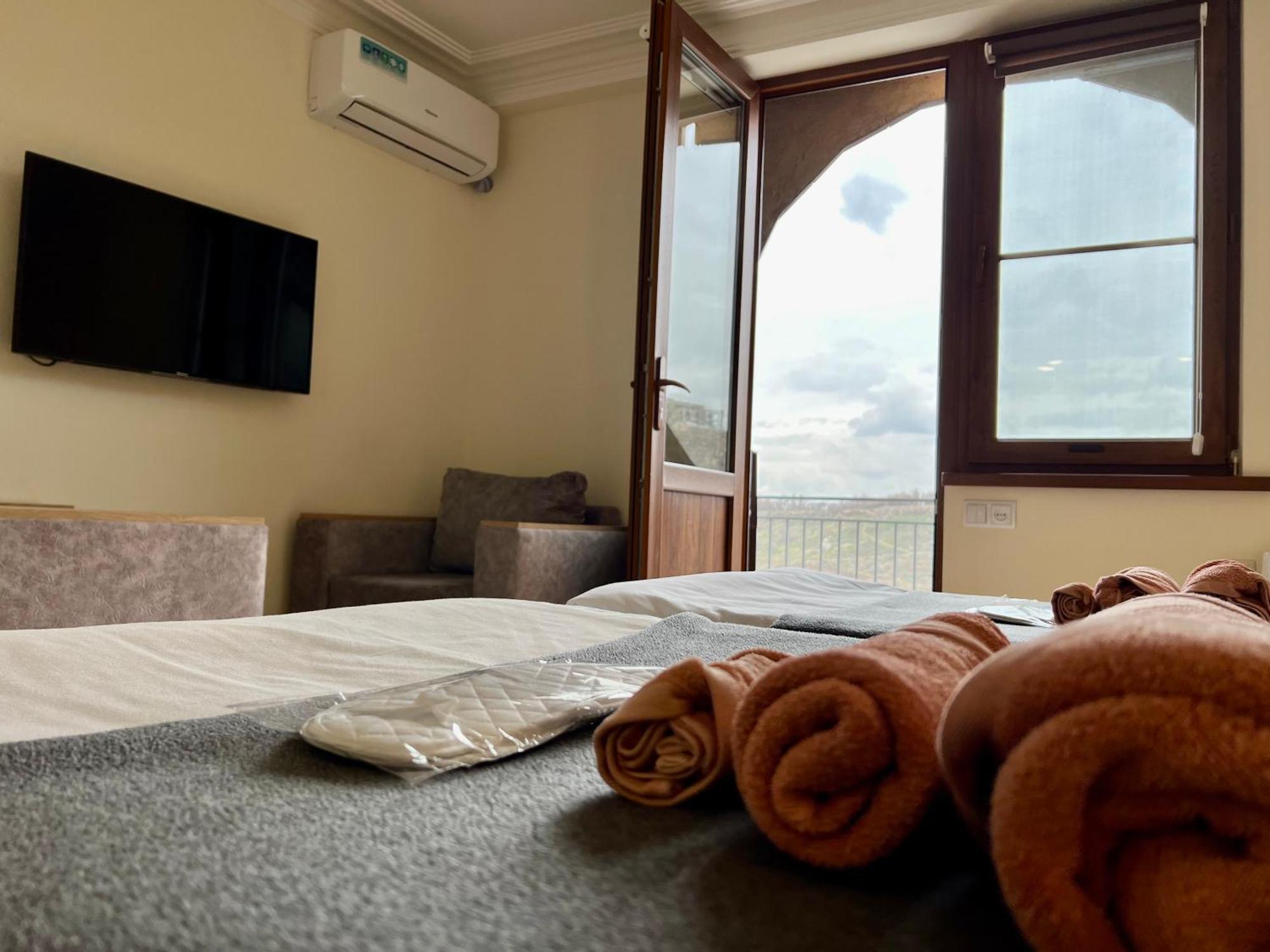 The Hill Guest House Єреван Екстер'єр фото