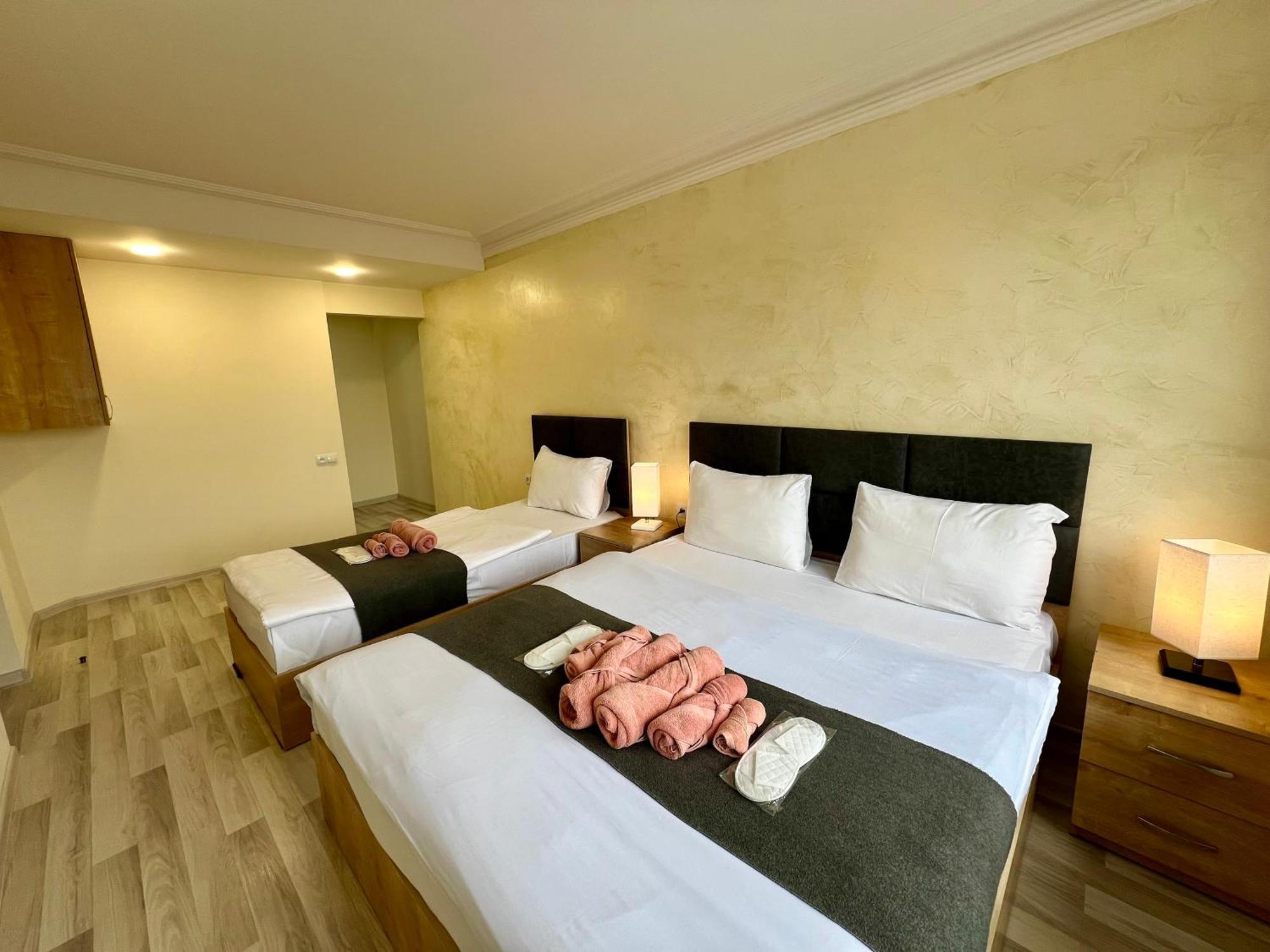 The Hill Guest House Єреван Екстер'єр фото