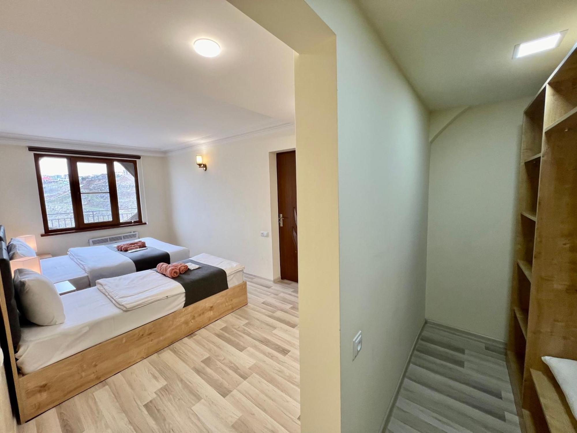 The Hill Guest House Єреван Екстер'єр фото