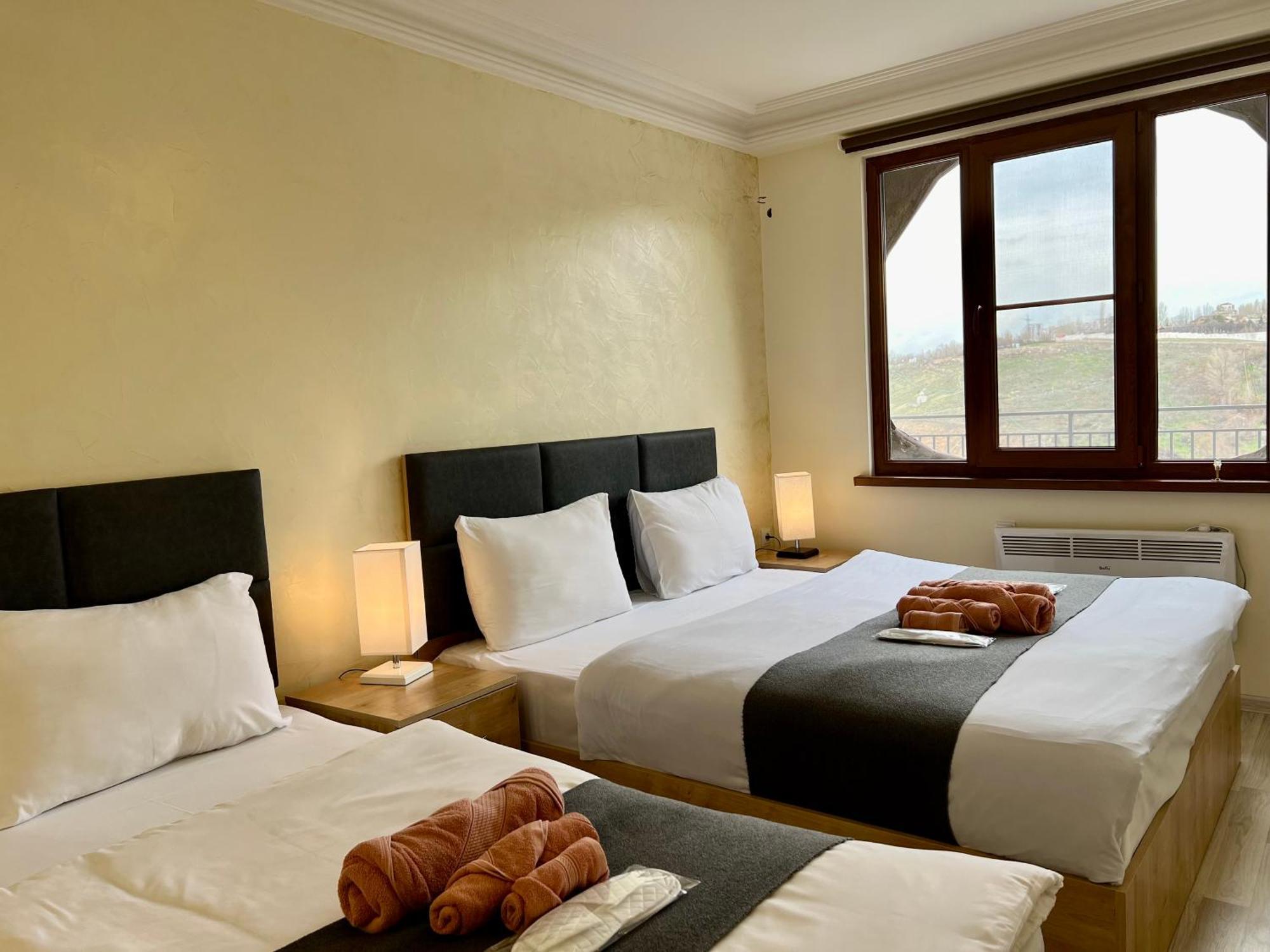 The Hill Guest House Єреван Екстер'єр фото