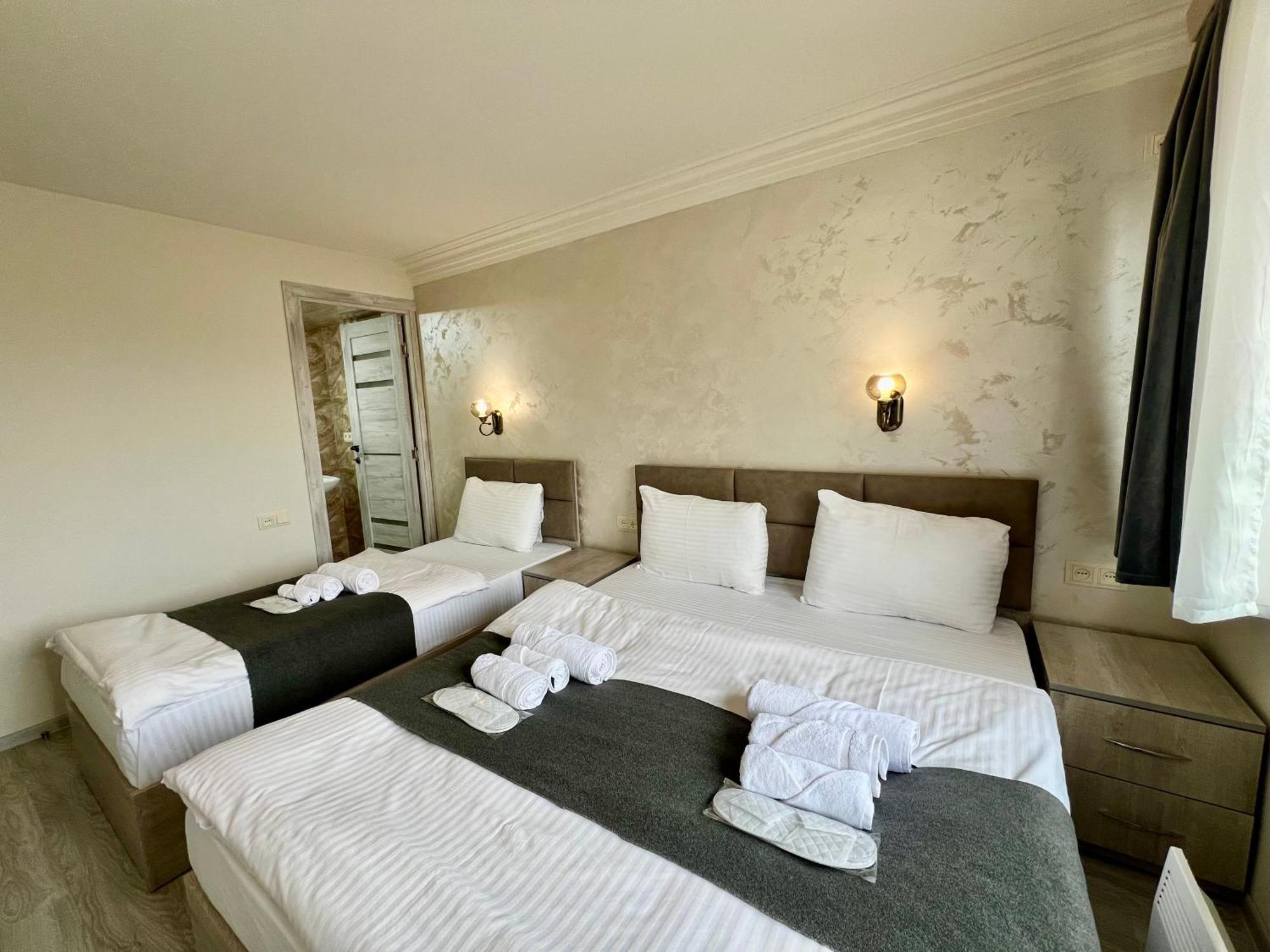 The Hill Guest House Єреван Екстер'єр фото